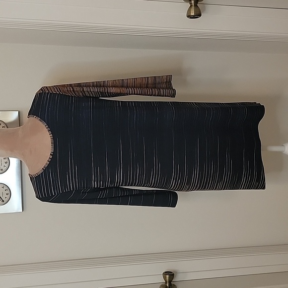 Clara Sunwoo V-Neck Tunic, Size M, Split Hem - Picture 4 of 6